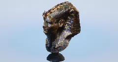 Toutan Khamon bust — Minecraft Build by LeonisBuilds (1)