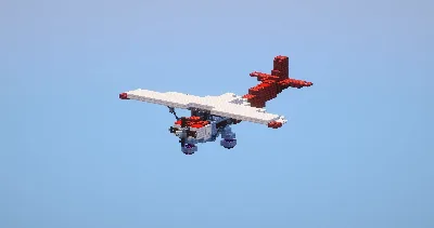 White-red plane — Minecraft Build by LeonisBuilds